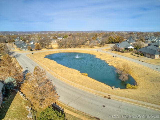 732 W 40th Place, Sand Springs, OK 74063