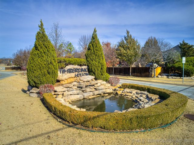 732 W 40th Place, Sand Springs, OK 74063