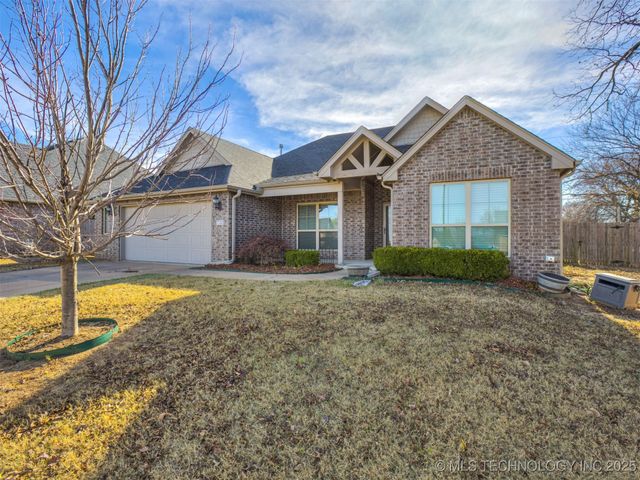 732 W 40th Place, Sand Springs, OK 74063