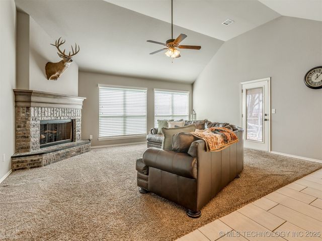 732 W 40th Place, Sand Springs, OK 74063