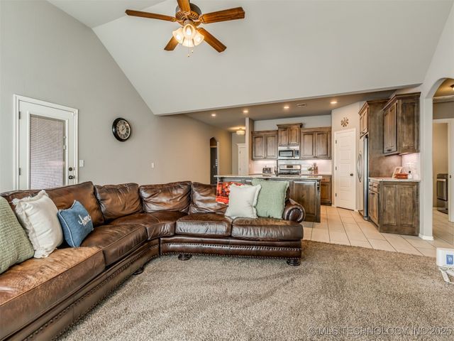 732 W 40th Place, Sand Springs, OK 74063