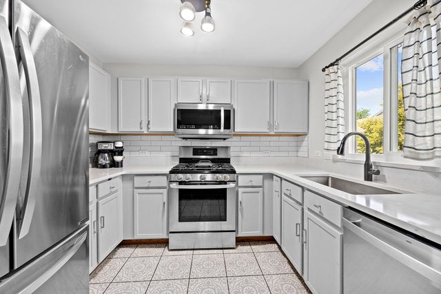 2625 Woodmere Drive, Darien, IL 60561