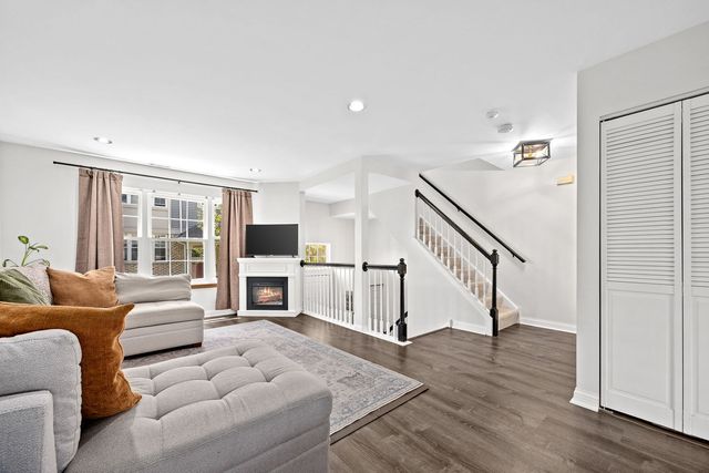 2625 Woodmere Drive, Darien, IL 60561