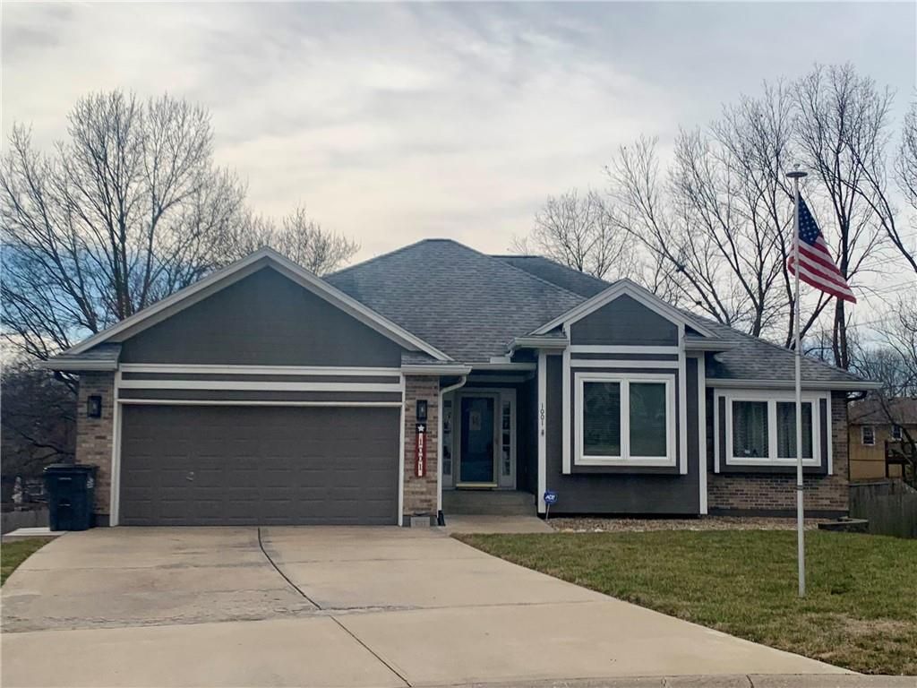 1001 NW CREEK SIDE Circle, Blue Springs, MO 64015