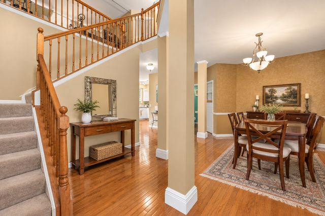 227 Wimbledon Place, Bloomingdale, IL 60108