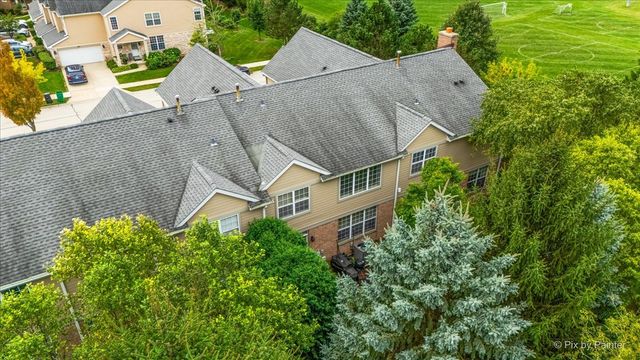 227 Wimbledon Place, Bloomingdale, IL 60108