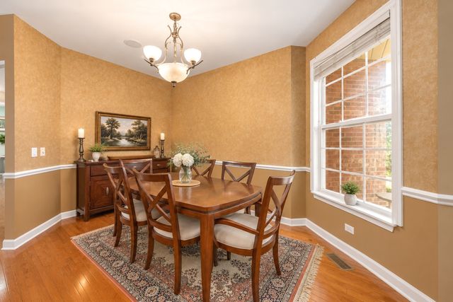227 Wimbledon Place, Bloomingdale, IL 60108