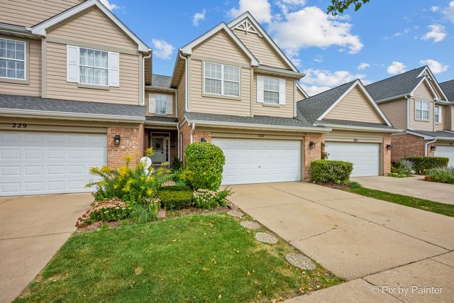 227 Wimbledon Place, Bloomingdale, IL 60108