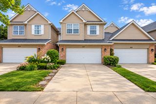 227 Wimbledon Place, Bloomingdale, IL 60108
