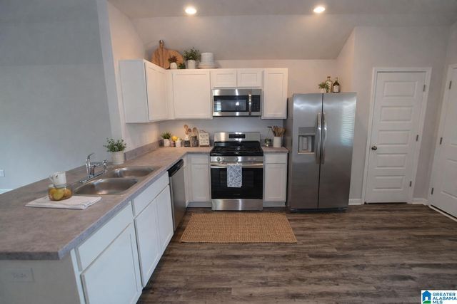 283 AMBER AVENUE, Calera, AL 35040