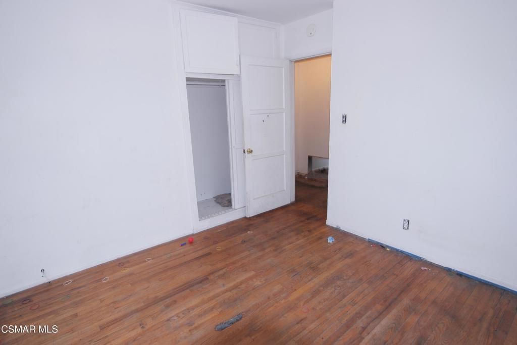 Image 7 of property listing at 17740 Vanowen Street, Reseda, CA 91335