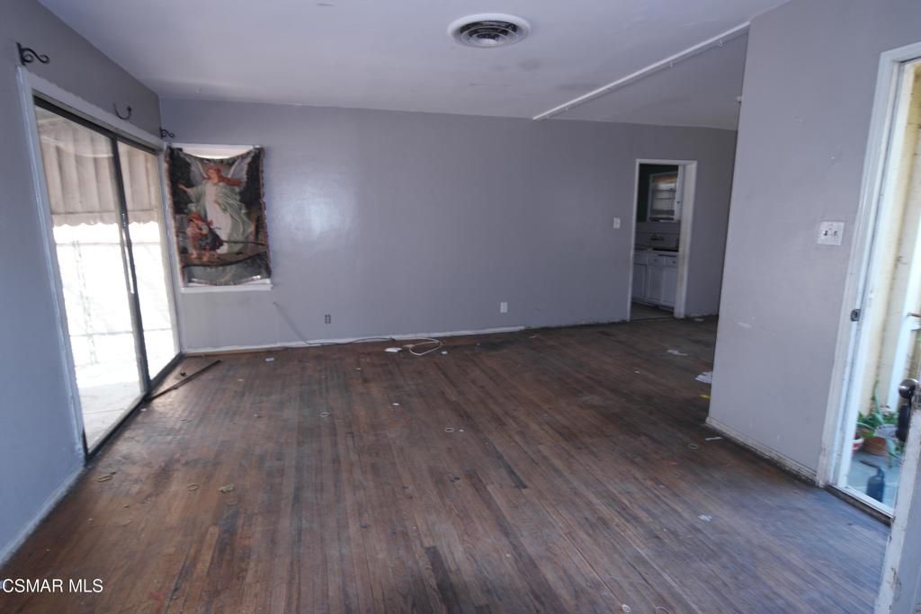 Image 9 of property listing at 17740 Vanowen Street, Reseda, CA 91335