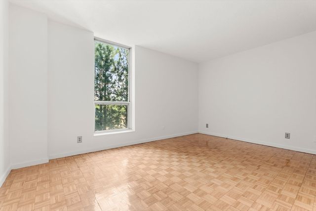33 Pond Ave 523, Brookline, MA 02445