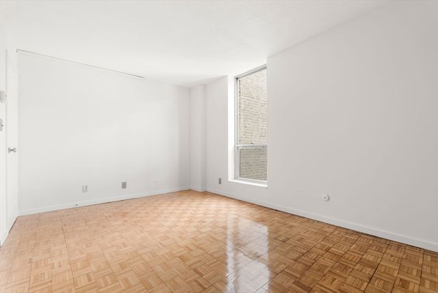 33 Pond Ave 523, Brookline, MA 02445