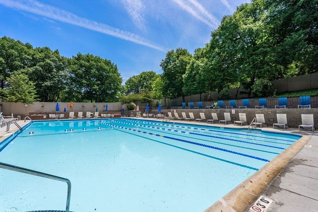 33 Pond Ave 523, Brookline, MA 02445