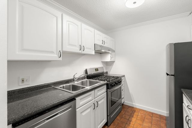 33 Pond Ave 523, Brookline, MA 02445
