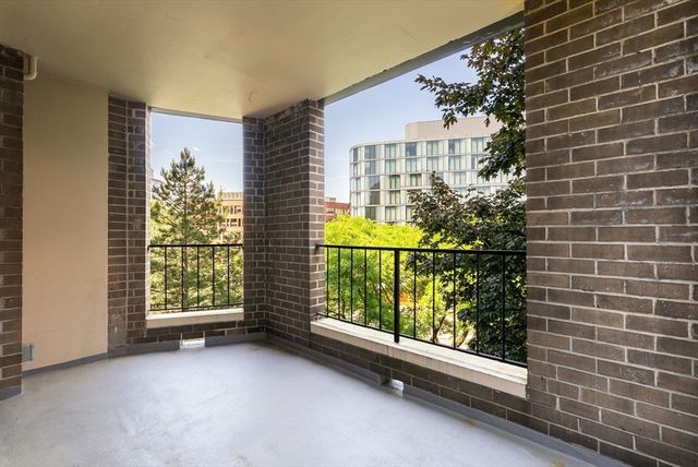 33 Pond Ave 523, Brookline, MA 02445