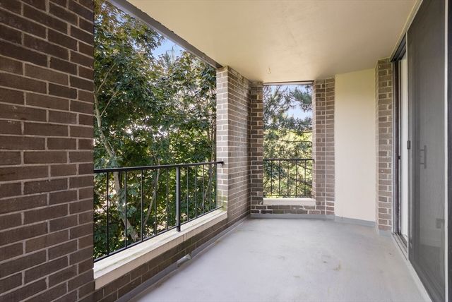 33 Pond Ave 523, Brookline, MA 02445