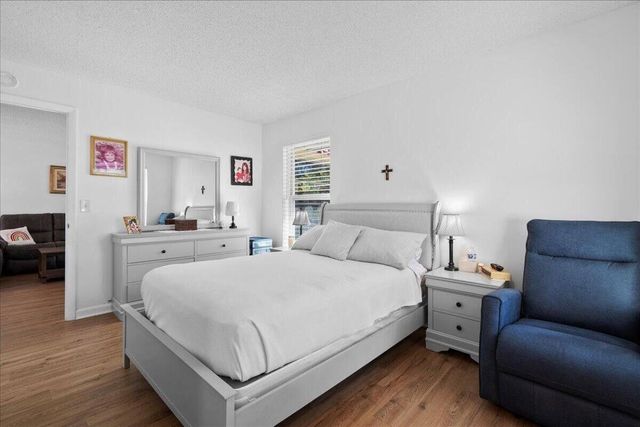 884 Worcester Lane, Lake Worth, FL 33467