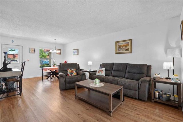 884 Worcester Lane, Lake Worth, FL 33467