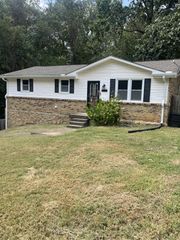1143 Chestnut Dr, Burns, TN 37029