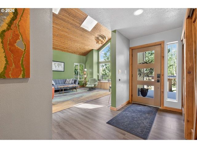 139 Se CURTIS Dr, Corbett, OR 97019