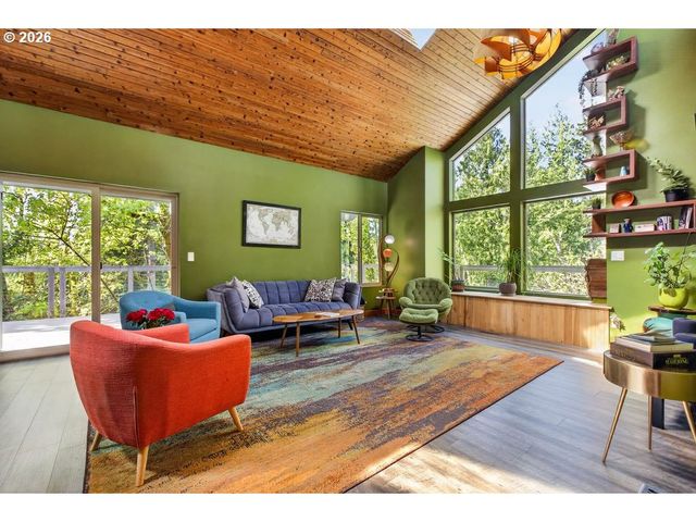 139 Se CURTIS Dr, Corbett, OR 97019