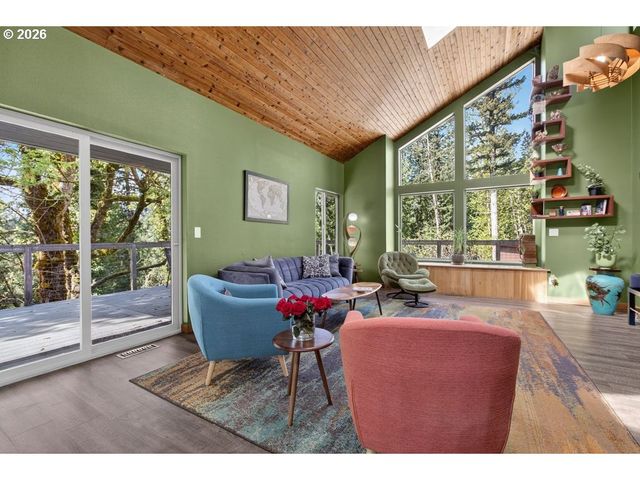 139 Se CURTIS Dr, Corbett, OR 97019