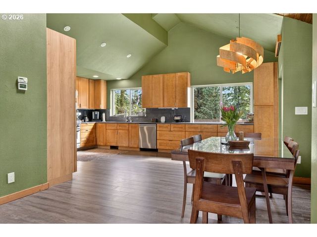 139 Se CURTIS Dr, Corbett, OR 97019