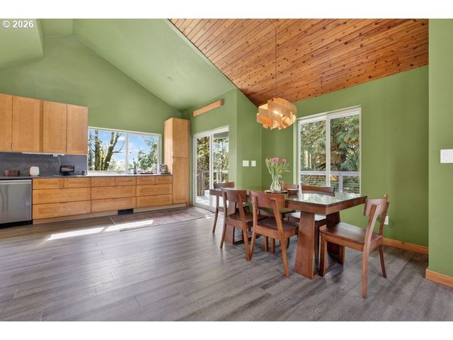 139 Se CURTIS Dr, Corbett, OR 97019