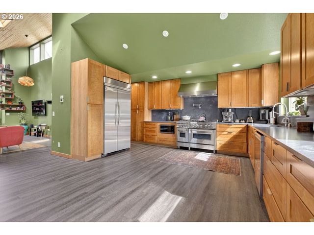 139 Se CURTIS Dr, Corbett, OR 97019