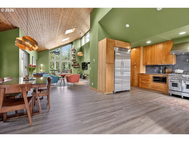 139 Se CURTIS Dr, Corbett, OR 97019