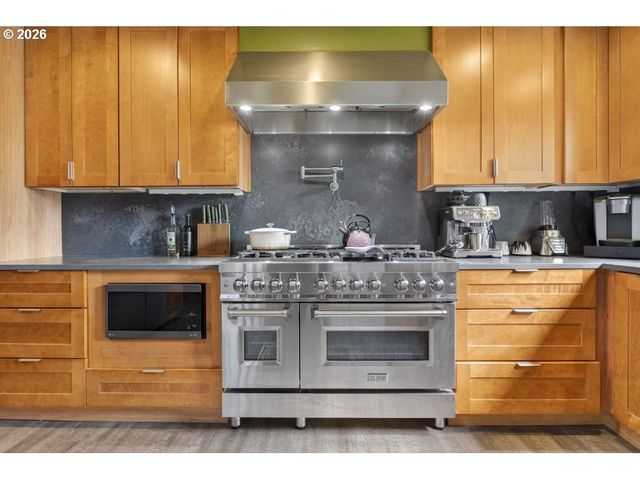 139 Se CURTIS Dr, Corbett, OR 97019