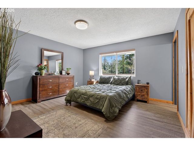 139 Se CURTIS Dr, Corbett, OR 97019