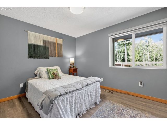 139 Se CURTIS Dr, Corbett, OR 97019