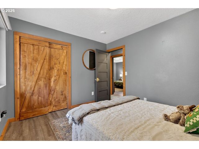 139 Se CURTIS Dr, Corbett, OR 97019