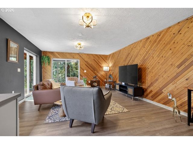 139 Se CURTIS Dr, Corbett, OR 97019