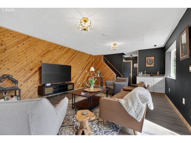 139 Se CURTIS Dr, Corbett, OR 97019