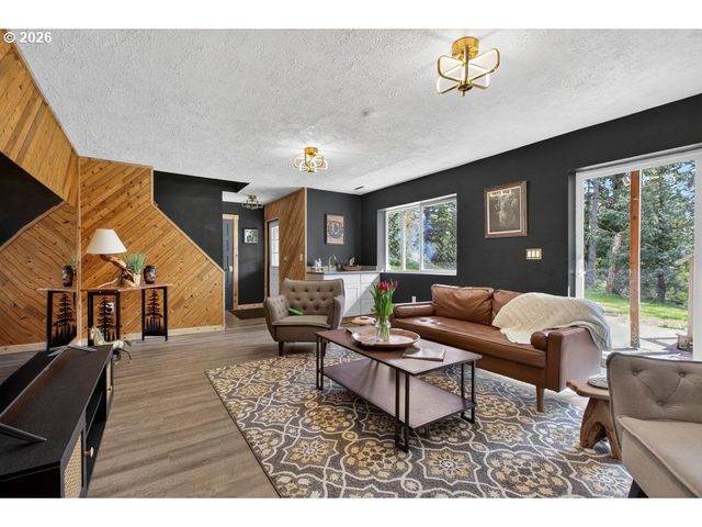 139 Se CURTIS Dr, Corbett, OR 97019