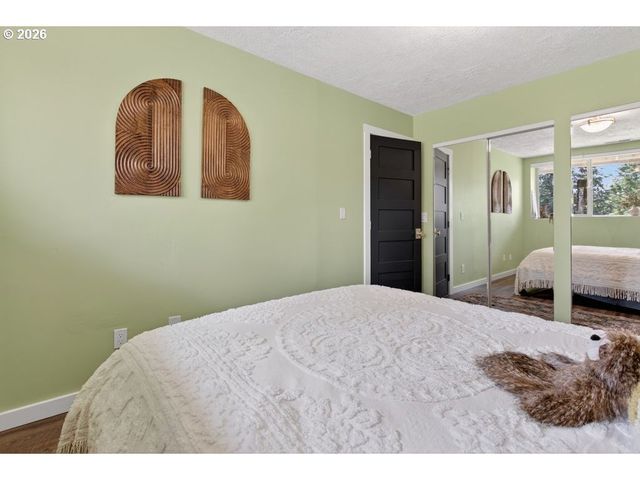 139 Se CURTIS Dr, Corbett, OR 97019