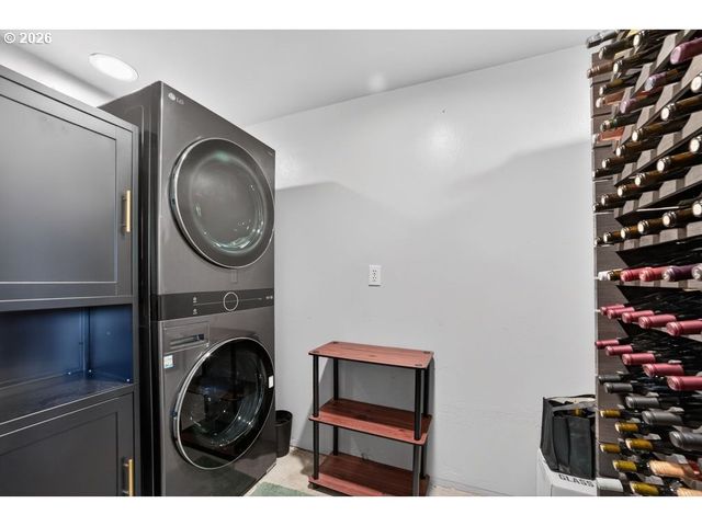 139 Se CURTIS Dr, Corbett, OR 97019