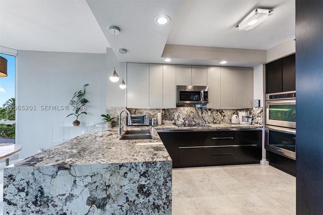 21150 Point Pl 702, Aventura, FL 33180