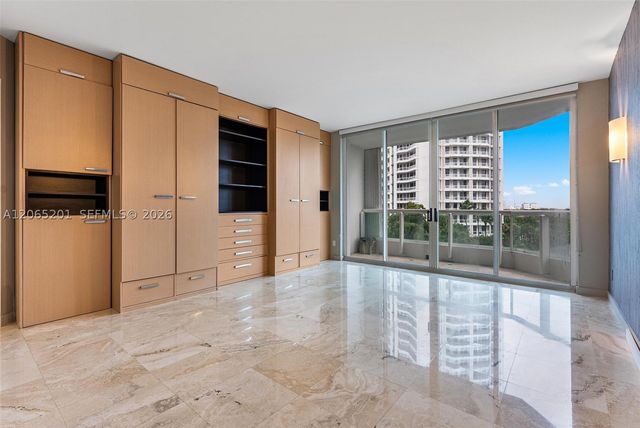 21150 Point Pl 702, Aventura, FL 33180