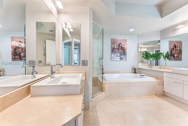 21150 Point Pl 702, Aventura, FL 33180