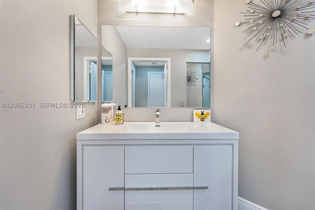 21150 Point Pl 702, Aventura, FL 33180