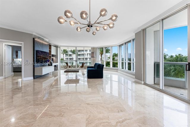 21150 Point Pl 702, Aventura, FL 33180