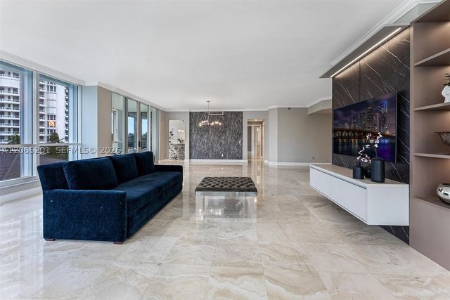 21150 Point Pl 702, Aventura, FL 33180