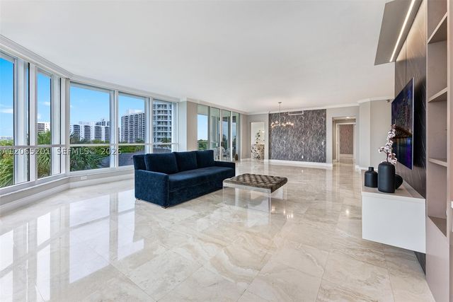 21150 Point Pl 702, Aventura, FL 33180