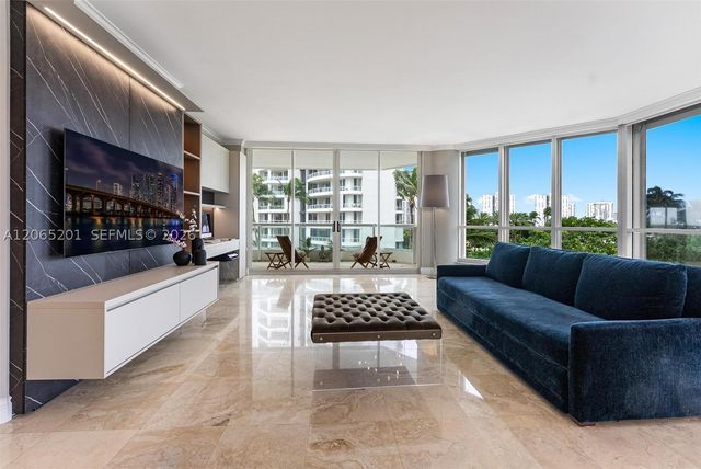 21150 Point Pl 702, Aventura, FL 33180