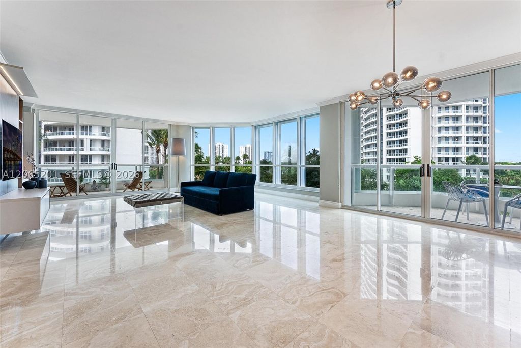 21150 Point Pl 702, Aventura, FL 33180